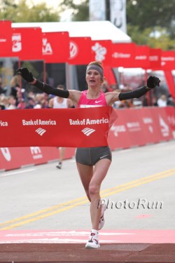 Liliya Shobukhova put on an amazing surge at the end to win the women's race. © www.photorun.net