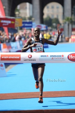 Gilbert Kirwa wins the Vienna Marathon. © www.photorun.net