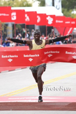Braving the cold, Sammy Wanjiru set two records in Chicago on Sunday. © www.photorun.net