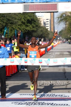 Teshome Gelana breaks the tape in Houston with a huge personal record. © www.photorun.net