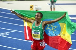 With two gold medals and a new record, Bekele drapes himself in the Ethiopian flag. © www.photorun.net