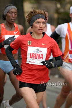 Irina Mikitenko during her U.S. marathon debut in Chicago. © www.photorun.net