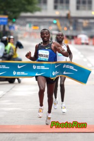 016_tola_tadessefv_nychalf08 Tadesse Tola was the surprise winner in a sprint in New York. © www.photorun.net
