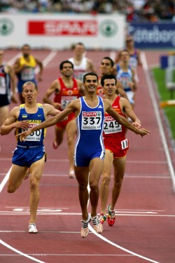 Mehdi Baala celebrates a new French record in the 1,500 meters. © www.photorun.net