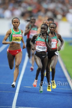 Vivian Cheruiyot runs a blazing final kilometer in her surprise 5,000m win. © www.photorun.net