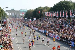 The finishing straight in Berlin, directly behind the Brandenburg Gate. © www.photorun.net