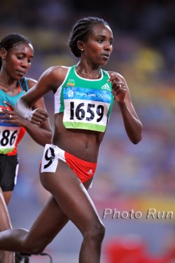 Tirunesh Dibaba made a huge comeback, running a 15K world record. © www.photorun.net