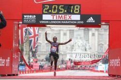 Tsegaye Kebede ran to victory in London. © www.photorun.net