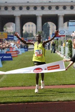 Top Kenyan Abel Kirui won the Vienna Marathon in 2008. © www.photorun.net