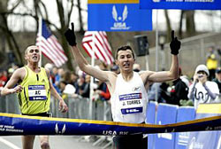 Jorge Torres held off Andrew Carlson to win in Central Park. &copy;&nbsp;www.photorun.net