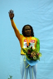 Mario Mutola crowns her career with the seventh World Indoor title. © Jiro Mochizuki / Photo Run