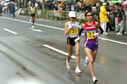 Reiko Tosa leads Naoko Takahashi in Tokyo. © www.photorun.net
