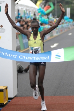 Salina Kosgei wins in a course record.