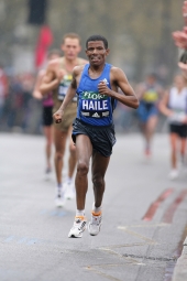 Haile Gebrselassie finished ninth at Flora London Marathon. © Jiro Mochizuki / Photo Run