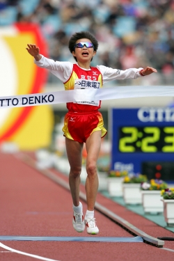 Yumiko Hara wins the Osaka Marathon. © www.photorun.net