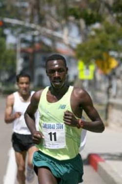 Samuel Ndirangu en route to victory in Carlsbad. © www.photorun.net