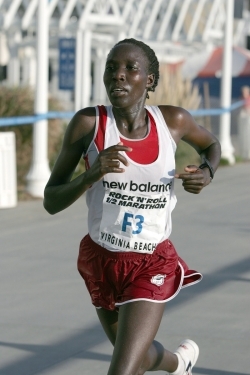 Edna Kiplagat won in Virginia Beach for the second year in a row. © www.photorun.net