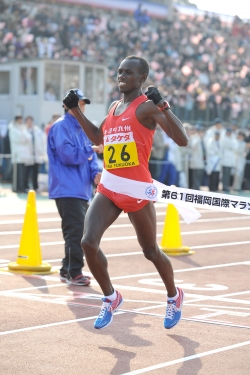 Sammy Wanjiru tore through his debut marathon in Fukuoka. ©  www.photorun.net
