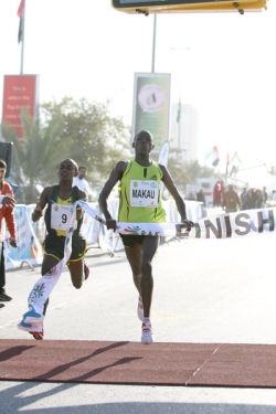 newspicn865 Patrick Makau Musyoki barely won in the United Arab Emirates. © www.photorun.net