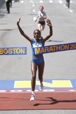 Dire Tune followed her Boston Marathon victory with a world record on the track.&nbsp;&copy;&nbsp;www.photorun.net