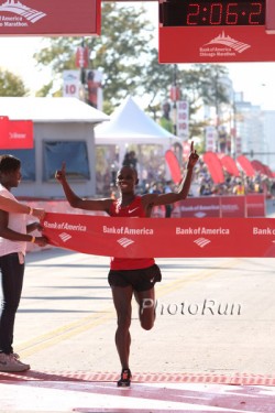 Sammy Wanjiru triumphs once again in Chicago. © www.photorun.net