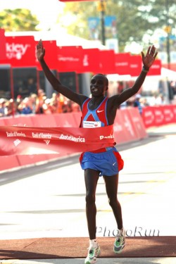 Evans Cheruiyot wins the Bank of America Chicago Marathon. © www.photorun.net