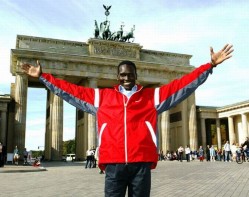 Paul Tergat hugs Berlin! © www.photorun.net