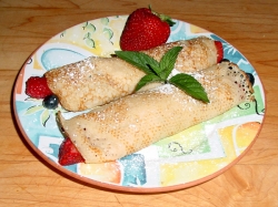 newspicn688 Fresh berries to lighten up your crepes © Lynne Eppel