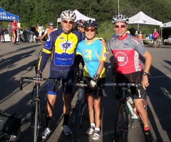 At the start with Arn Menconi (left), founder of SOS Outreach, and Mike Kloser, winner of the Eco-Challenge and World Mountain Bike Champion. © Take The Magic Step/Dieter Hogen