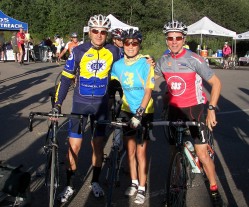 At the start with Arn Menconi (left), founder of SOS Outreach, and Mike Kloser, winner of the Eco-Challenge and World Mountain Bike Champion. © Take The Magic Step/Dieter Hogen