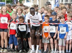 Paul and the children get ready for an exciting run. © www.photorun.net