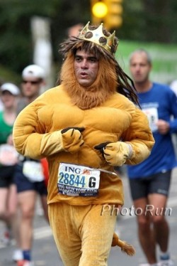A real ‘Marathon-Lion’—King of the 26.2 miles. © www.PhotoRun.net