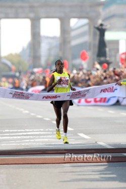 Atsede Besuye breaks the tape and secures a double Ethiopian victory. © www.PhotoRun.net