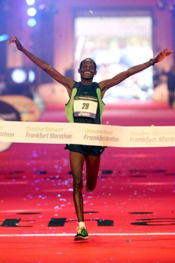 Cheruiyot sets course record in Frankfurt. © www.photorun.net