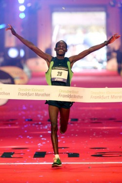 Cheruiyot sets course record in Frankfurt. © www.photorun.net 