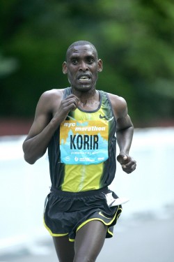 Last year’s champion at the Bay to Breakers 12K, John Korir, will give it his all this weekend. © www.photorun.net