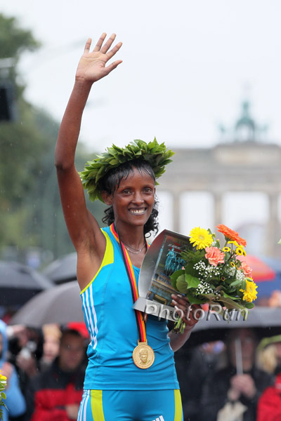 Aberu Kebede achieves her first major marathon triumph. © www.PhotoRun.net