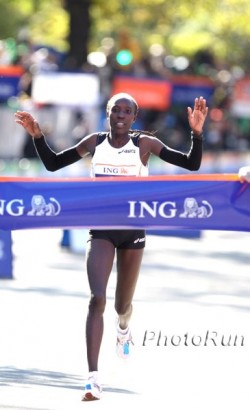 Edna Kiplagat's strong kick with two miles to go assured her of the win. © www.photorun.net