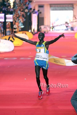 Wilson Kipsang wins with a course record in Frankfurt. © www.photorun.net