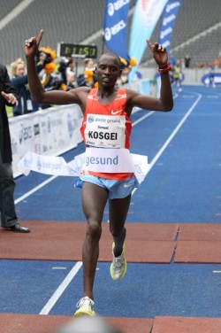 Samuel Kosgei crosses the finish line to break the world record in Berlin’s Olympic Stadium. © www.photorun.net