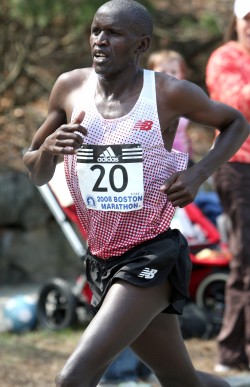 James running in Boston, 2008 © www.photorun.net