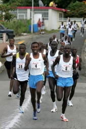 John Korir (front - BIB 4) wins Bellin 10K. © Victor Sailer