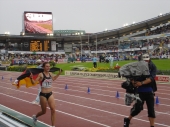 Ulrike Maisch on her victory lap at the Ullevi stadium in Gothenburg. © mr