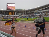 Ulrike Maisch on her victory lap at the Ullevi stadium in Gothenburg. © mr