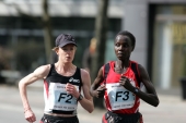 Deena Kastor and Edith Masai at their battle in Berlin. © Victor Sailer