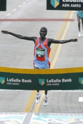 Cheruiyot wins the LaSalle Bank Chicago Marathon. © Victor Sailer
