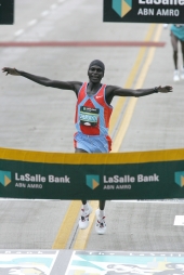 Cheruiyot wins the LaSalle Bank Chicago Marathon. © Victor Sailer