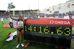 Meseret Defar celebrates another world record. © www.photorun.net
