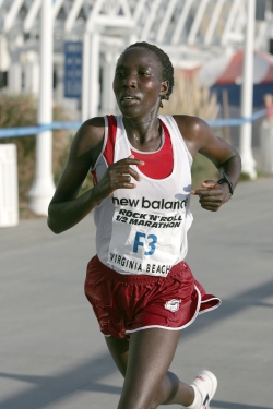 Edna Kiplagat, seen here en route to victory in Virginia Beach last year, is having an even better 2007. © www.photorun.net