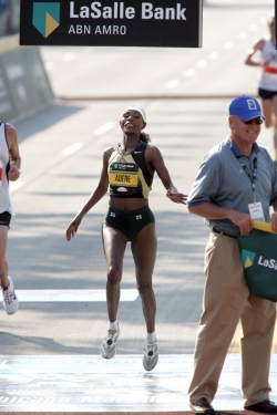 Berhane Adere produced an amazing come-from-behind victory in Chicago. © www.photorun.net